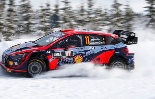 Tält på torget - i samband med Rally VM